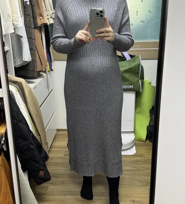 앞뒤가 구분이 안가서 입을때 혼란이 오긴 하지만.. 소재가 도톰하고 아주 부드러워서 