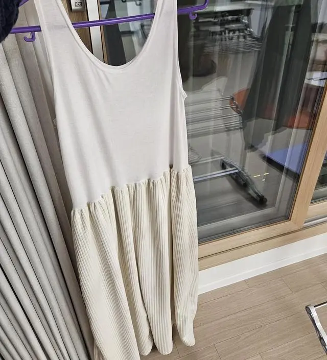 진짜 너무 마음에 들어요~~ 리뷰에 무겁다는 글을 봐서 걱정했는데 저는 전혀 모르겠고