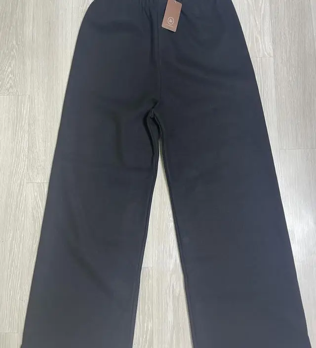 밍크 안감이라 따뜻하네요. M사이즈라도 기모 조거 임산부 바자 보다는 타이트한 편인데