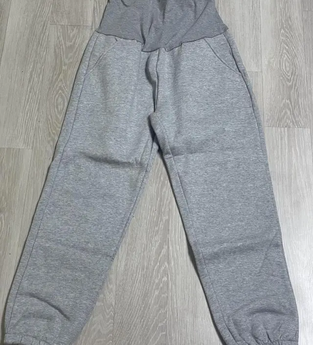 기모 들어가지 않은 버전 사고 좋아서 겨울용으로 준비합니다. 너무 편해요. 