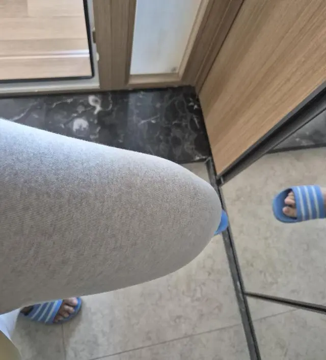 도톰하니 겨울까지 입을 수 있을 것 같아요~ 기존에 샀던 레깅스가 너무 얇고 L로 사서