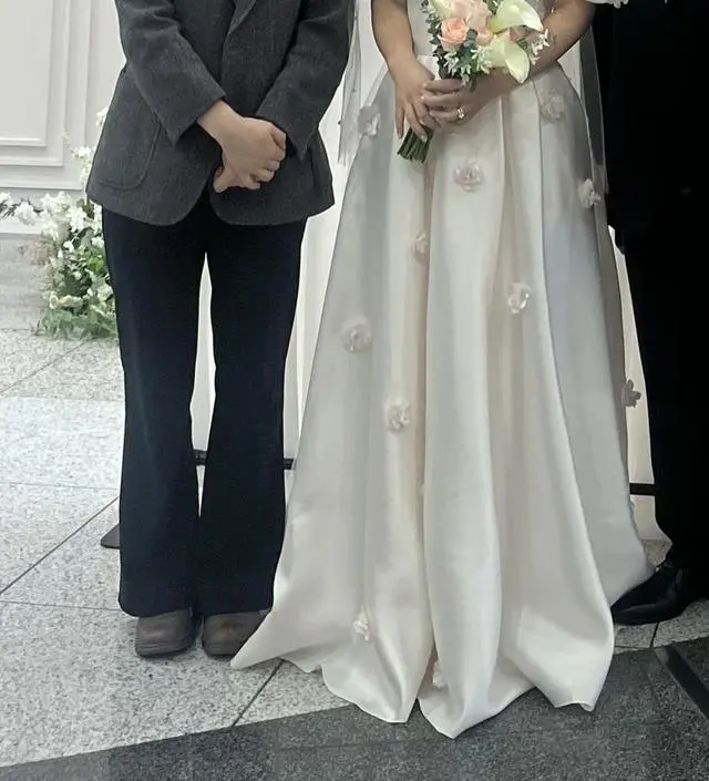 160cm키에 다리 길이 딱 맞아요. 수선 없이 입을 수 있어서 넘 좋습니다. 캐주얼 출근용