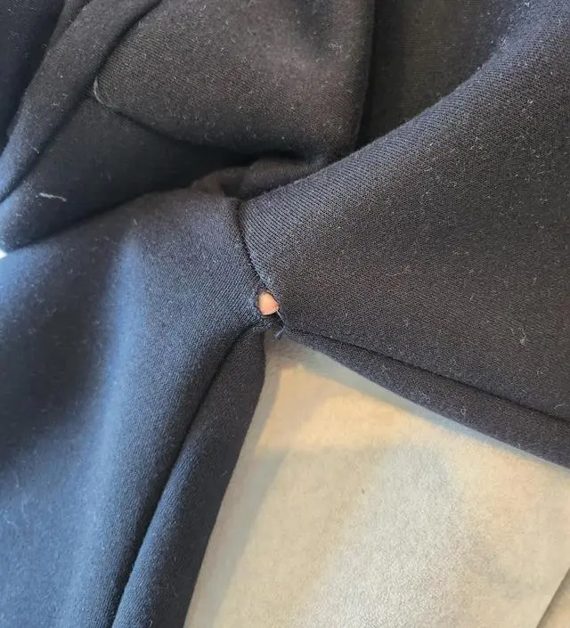 166에 16주라 아직 바지가 큰편인데 편하다 생각하고 택떼고 빨려고 보니까 구멍이ㅠㅠ