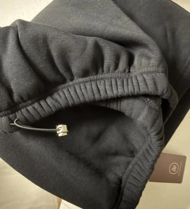 배송도 빠르고 옷도 엄청편하고 좋아요!추울꺼같애서 따스헤보이는걸로햇는데 생각보다