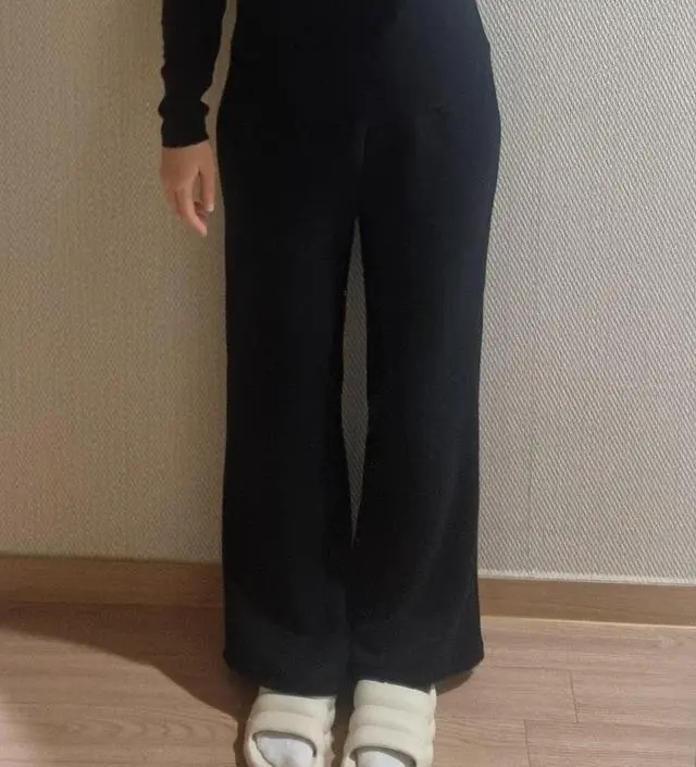 가격대비 만족해요~ 블랙이라 안에 털이 좀 빠져서 옷에 많이 묻어나오기는한데 그래도