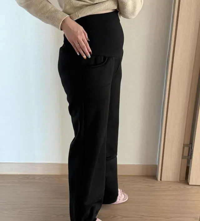 아직 16주 지만 겨울 임산부라 급 추우ㅓ지면 입을 옷이 없을까봐 주문 했어요! 허벅지