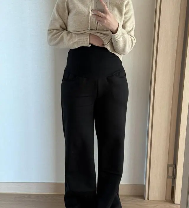 아직 16주 지만 겨울 임산부라 급 추우ㅓ지면 입을 옷이 없을까봐 주문 했어요! 허벅지