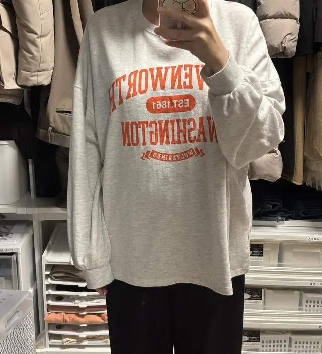 편안한 티셔츠 찾고 있었는데, 소재도 부드럽고 가볍고 헐렁헐렁 해서 아주 마음에 들어