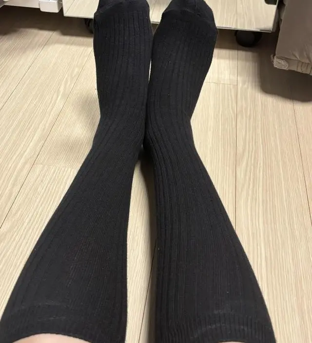 반타이즈라 쌀쌀한 간절기때 입을때 딱 좋은거같아요! 요샌 날씨가 추워져서 낮에만 입