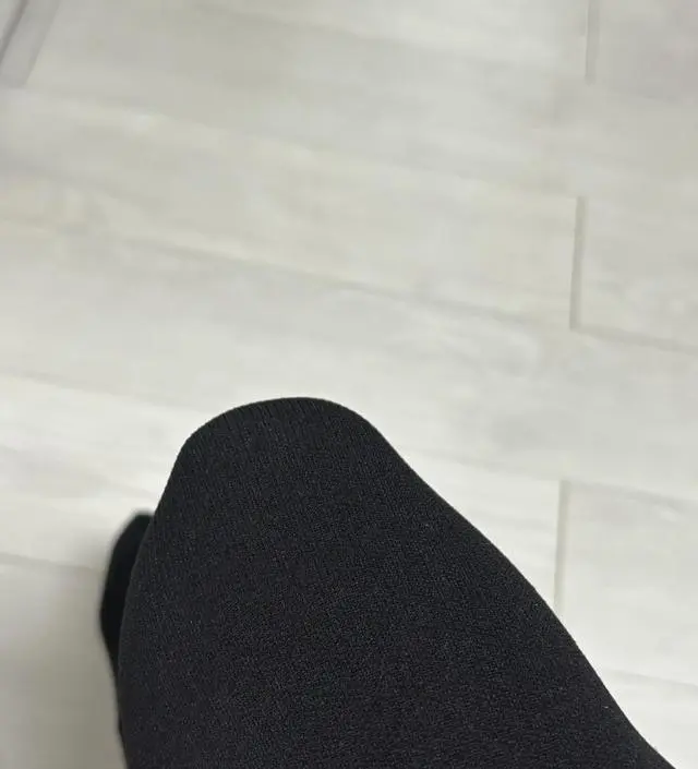 안에 기모가 붙은건가 햇는데 그것보다는 따뜻한 소재의 짱짱한 스타킹이네요 ! 150D는