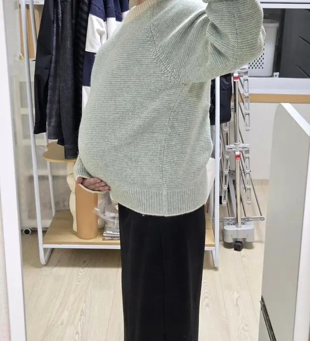 사진보기보다, 생각한것보다 아주부드러워요. 핏도 너무 펑퍼짐하지않고 적당해요!