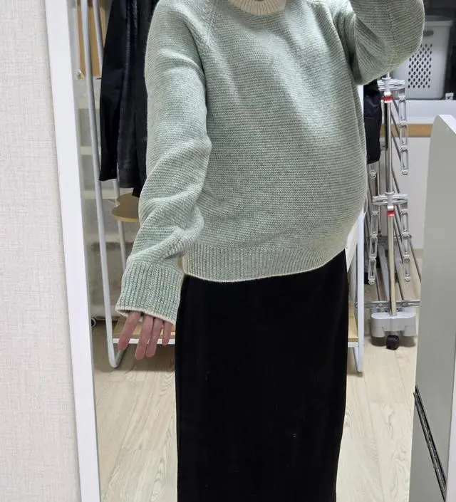 사진보기보다, 생각한것보다 아주부드러워요. 핏도 너무 펑퍼짐하지않고 적당해요!