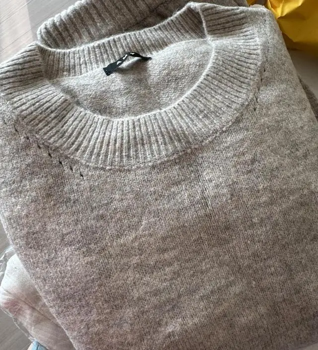 따뜻하고 포근한 느낌이예요~ 평상시에 편하게 입을수 있어요!