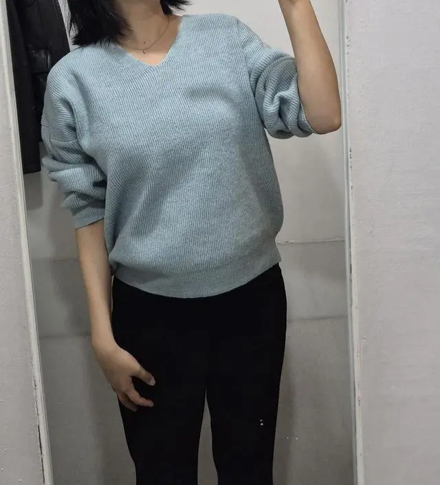 민트 리뷰가 많이없어서 걱정했는데, 톤다운민트라 실제색상은 하늘색이라 튀지않아좋아