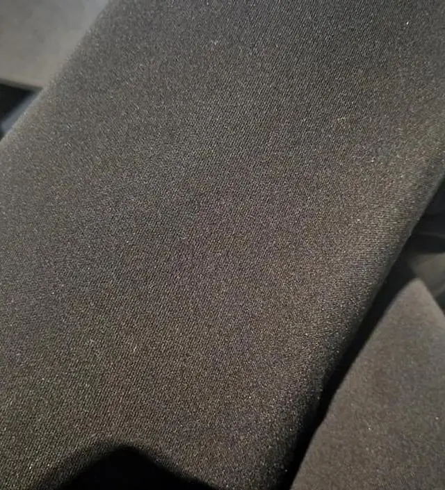 잘받았어요!! 배부분이 조금 커서 흘러내리는데 그래도 좋아여! 슬랙스랑 같은소재라 임