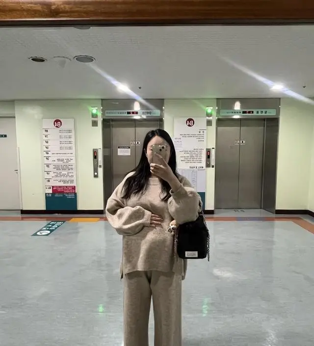 옷 진짜 부드럽고 바지 입어도 날씬해보여서 너무좋아요
