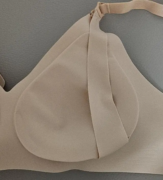 임신 전 75A 입었고 몸이 불 걸 생각해서 미디움으로 주문했더니, 가슴둘레가 좀 커요.