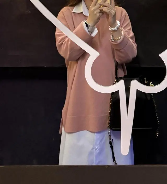 흰색? 아이보리?? 하나 먼저 사봤는데 재질이랑 감촉이 너무너무 좋고 부들부들해서 핑