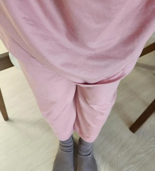 후기가 좋아서 구매하게되엇구요, 역시나 후기처럼 촉감도 좋고 옷도 편해요. 모유수유