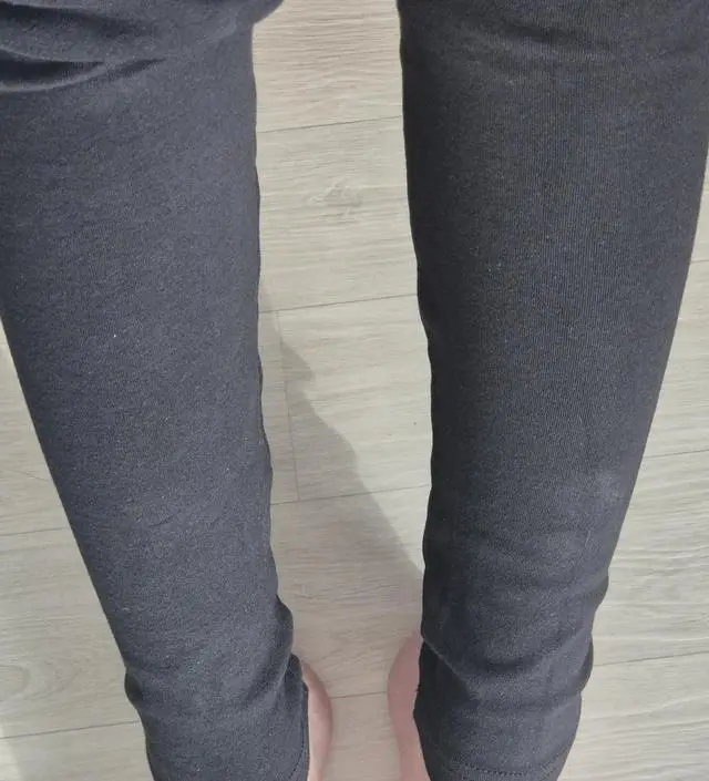 길이가 살짝 길긴한데 겉에 양말 신으면 크게 불편하진 않아요
