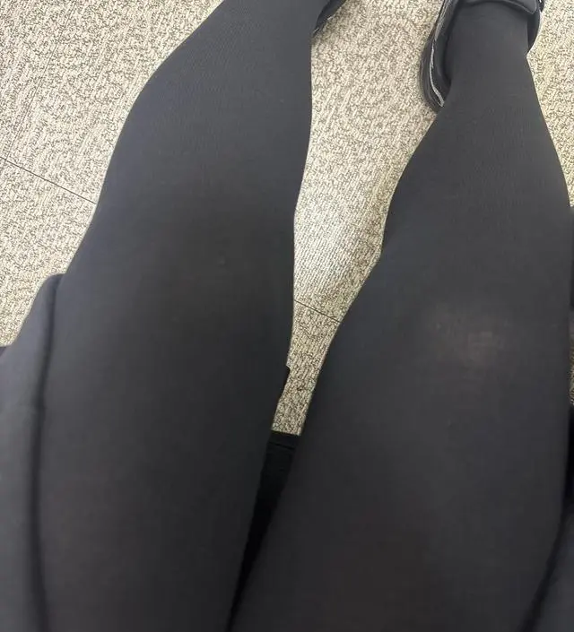 넉넉하고 좋아요! 일반스타킹은 자꾸 흘러내려서 불편했는데 면스타킹은 커도 안흐로고