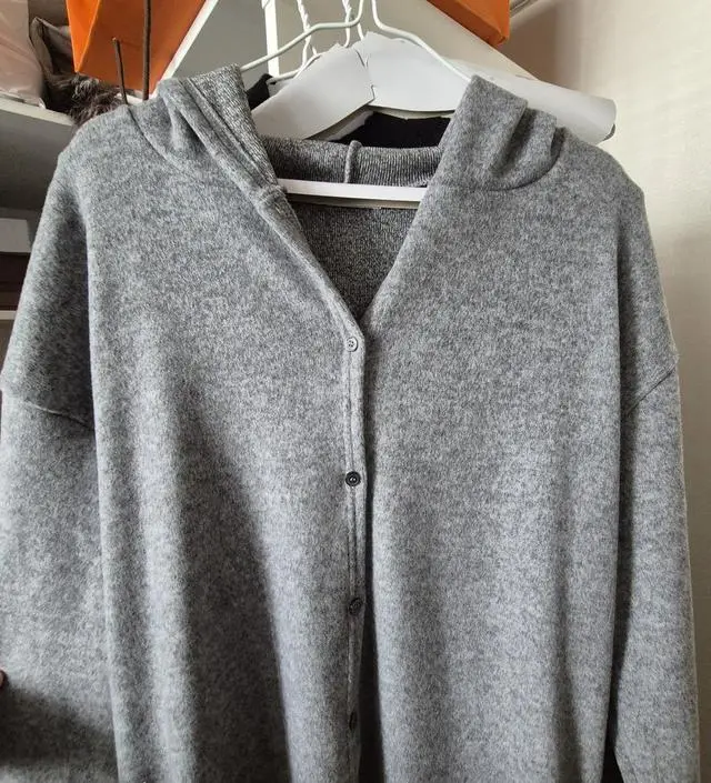 날씨가 추워져서 구매했어요 태교여행서 입으려고요 아직 안 입어봤는데 촉감이나 두께