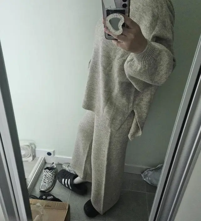 니트 종류는 보풀관리도 힘들고 까슬거릴까봐 걱정하면서 구매하는데 진짜 너무 부드럽