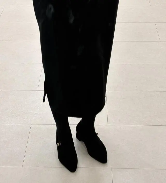 배가 조이지 않아 편해요. 대신 스타킹이 자꾸 
