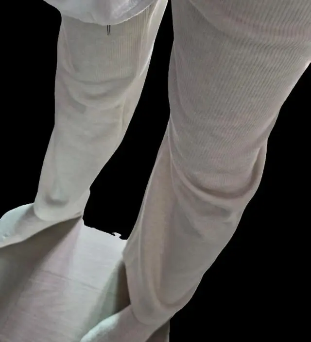 얊을줄 알았는데 도톰한게 아주 만족해요 통도 넉넉해서 안에 기모 레깅스 입어도 넉넉