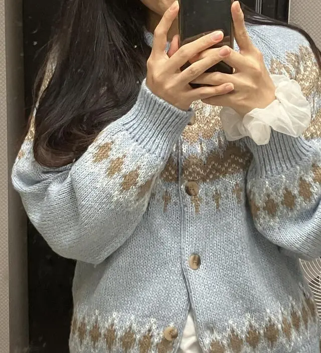 일단 디자인이 너무 예쁘고 폭닥포닥 하니 쌀쌀한 가을 겨울 날씨에 잘 입을 거 같아요