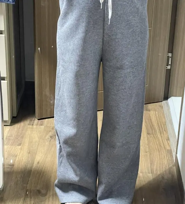 회색도 같이 샀는데 너무 마음에 드네요 핏도 길이감도 너무 좋고 안감도 너무 따뜻해서