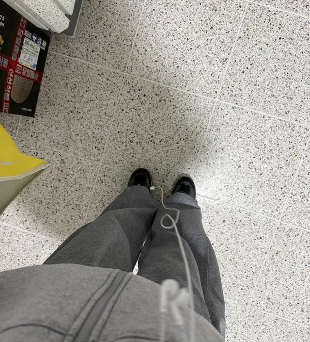 18주 산모입니다! 아직 배가 많이는 안나와서 편하게 입고있는데 고무줄 부분이 엄청 널