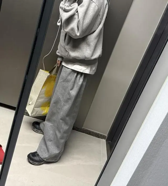 18주 산모입니다! 아직 배가 많이는 안나와서 편하게 입고있는데 고무줄 부분이 엄청 널