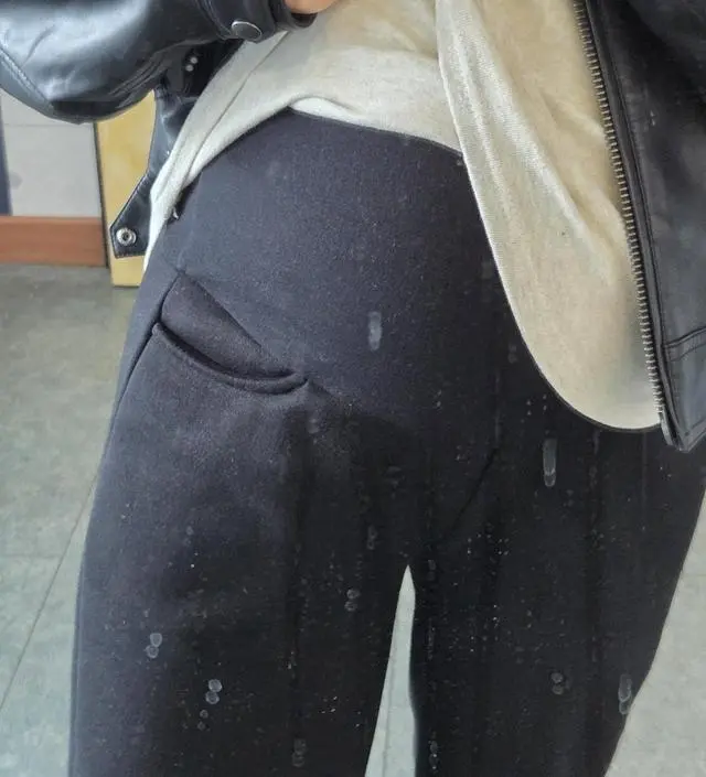 슬랙스는 불편할것같고 적당히 기모도 있었음좋겠고 해서 리뷰믿고 시켜봤어요! 결론은