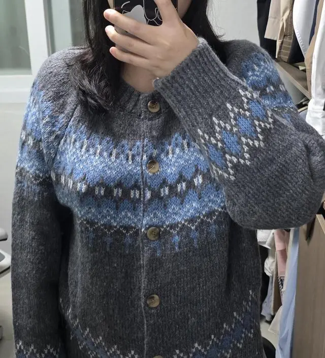 따뜻하고 잘 맞습니다. 색도 예뻐요