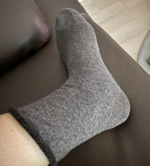 발목이안조이고 너무편하고 그렇다고 흘러내리거나 하지않아서 좋아요!!