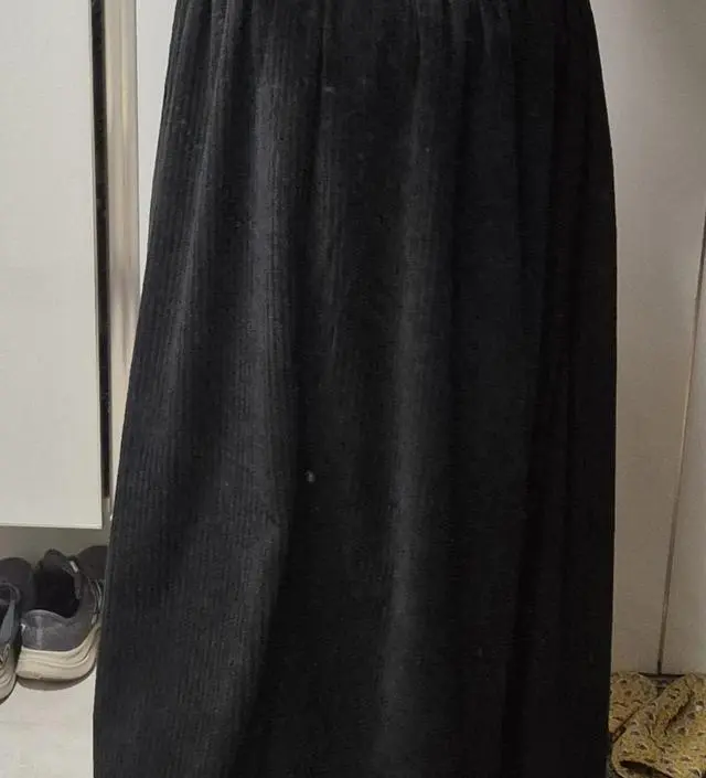 골덴 톡톡하고 따뜻해요. 원피스라 배 안쪼여서 좋아요. 166 기준 발목까지 와서 따뜻한