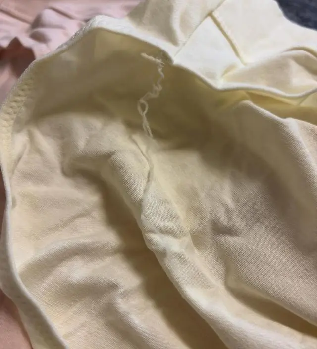 실올이 많이 나간게 있는데 잘라서 입어요.. 착용감은 편안합니다.