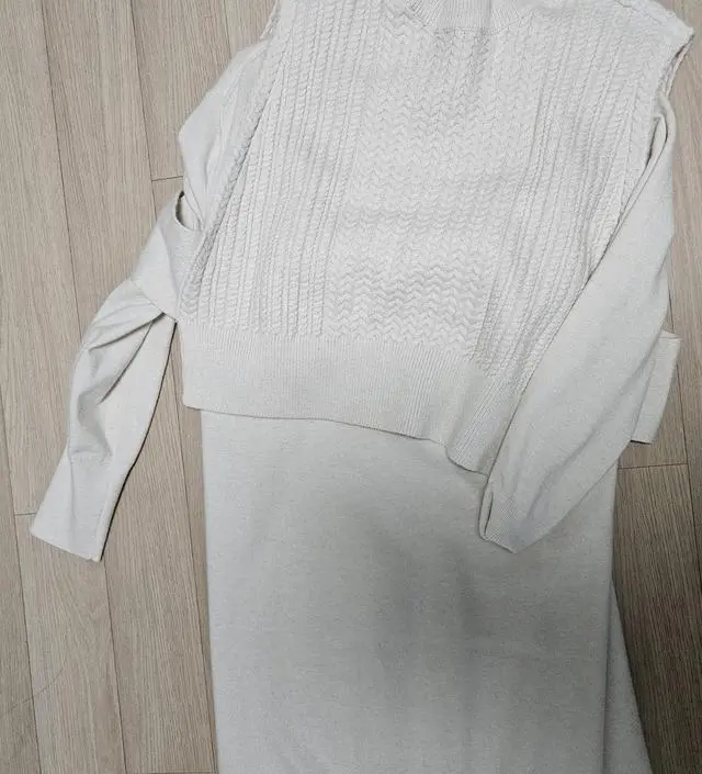 옷 너무 예뻐요 *_*  임부복~ 이런 느낌 필요했는데 딱 원하는 느낌이네요!^^ 잘입을게