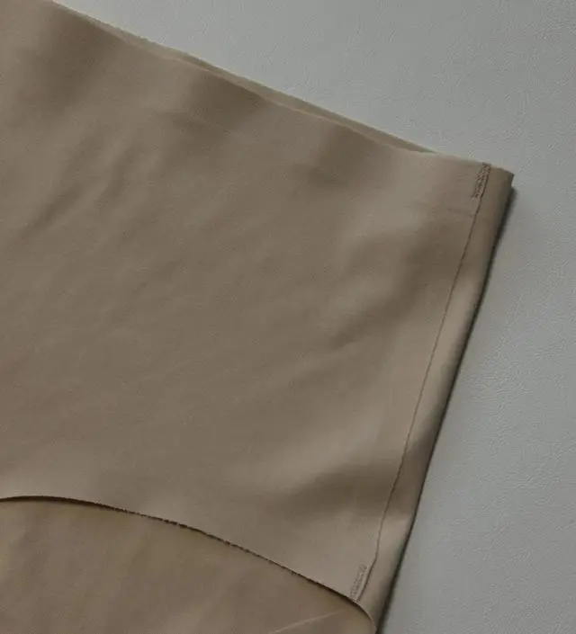 부드러운 재질이라 착용감이좋고 팬티자국도 안나요