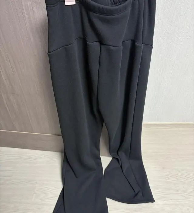 배송이 일주일 넘게 걸렸는데 그래도 상품은 도톰한면이고 배까지 따뜻하게 올라와서 배