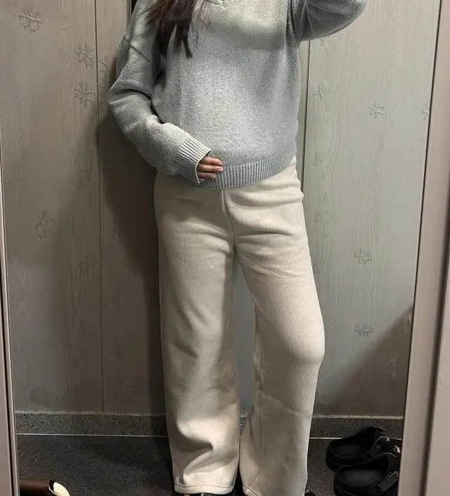 출산이 점점 가까워지면서 배가 정말 많이 나왔는데 배쪽이 널널해서 편하구 촉감도 좋