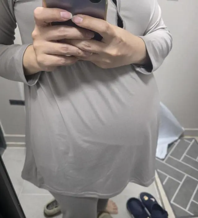 잠옷으로 입고싶어 구매했어요 블루 색상도 구매하려고요 기장은 좀 짧아요