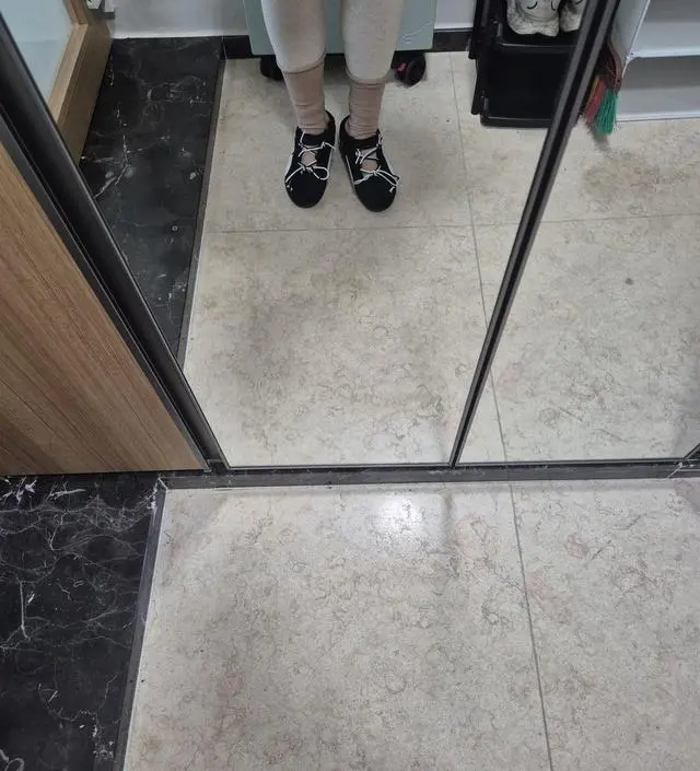 무압박이라 운동화 신으면 슝슝 내려가면 어쩌나 했는데 괜한 걱정이었어요~ 발에 딱 고