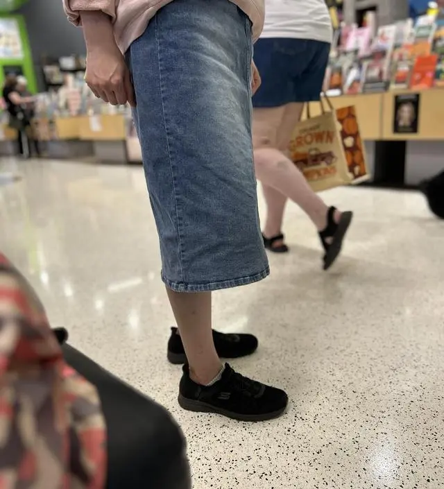 임신 15주차인데 헐렁하지만 입을만해요 만삭까지 입을수 있을정도로 넉넉한것 같아요.