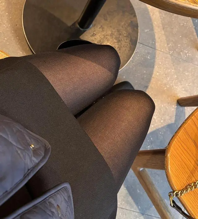 배가 편해서 너무 좋고 두껍지 않아서 일반 검스랑 똑같애서 좋았어요.