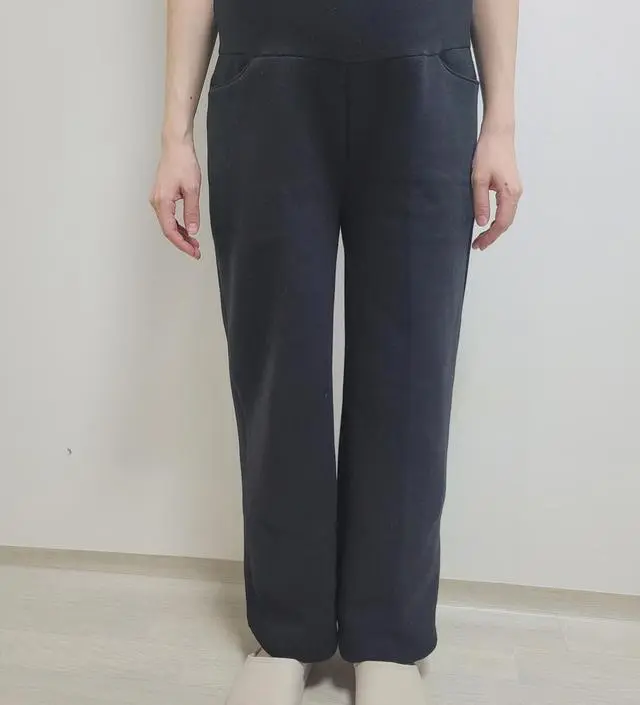 따뜻하고 편한 바지입니다 사진처럼 핏은..기대하지 마시고...ㅎㅎ..그래도 32주에 배가