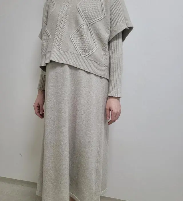 이 원피스 진짜 예뻐요..고져스한 임산부 연출이 가능한 느낌ㅋㅋㅋ그리고 피부가 예민