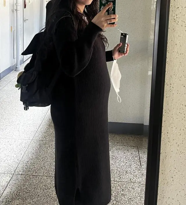 너무 맘에 들어요-! 딥베이지?구매했다가 몸이 부해보이는 것 같아서 블랙으로 교환했는