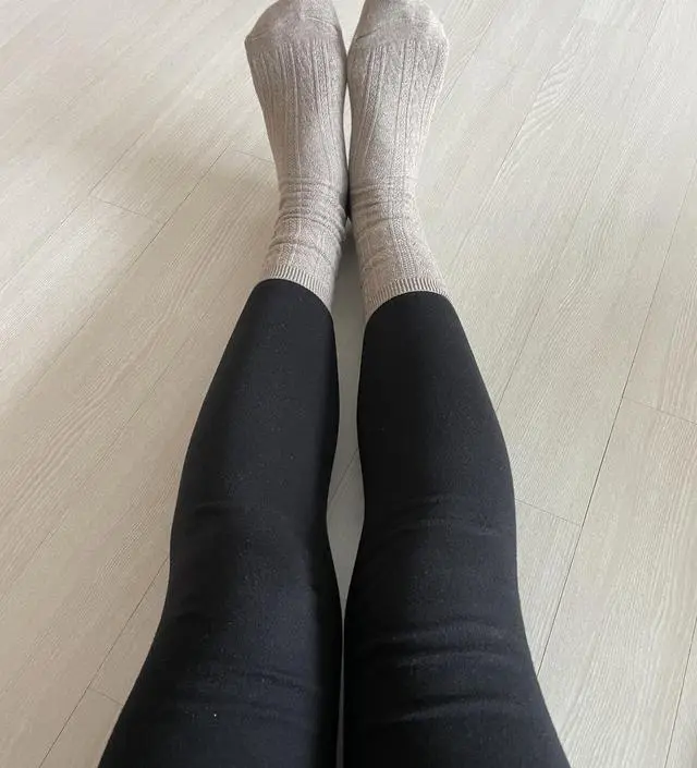 길이는 딱 적당하고 배 부분이 정말 편한데 걷다보면 허벅지부분이 흘러내려서 조금씩 